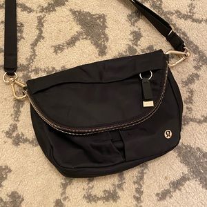Like new Lululemon All Night festival bag- black with gold details
